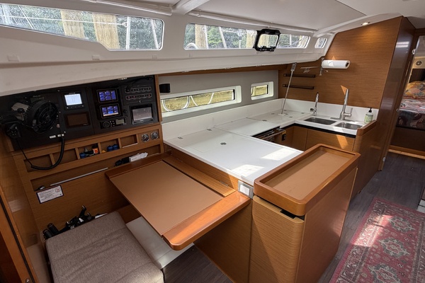 Cinnamon Girl 44ft Jeanneau Yacht For Sale