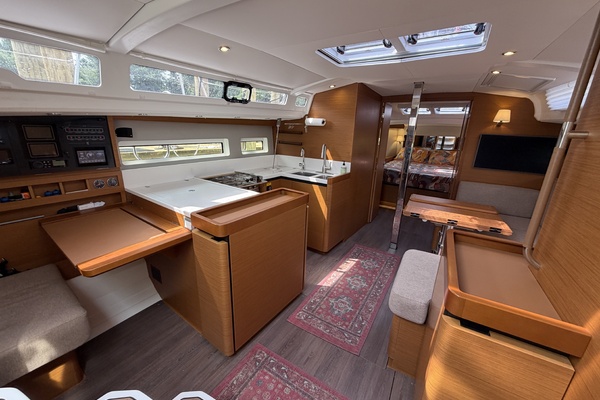 Cinnamon Girl 44ft Jeanneau Yacht For Sale