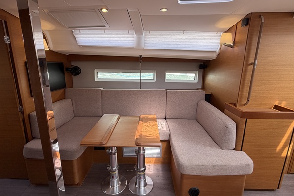 Cinnamon Girl 44ft Jeanneau Yacht For Sale