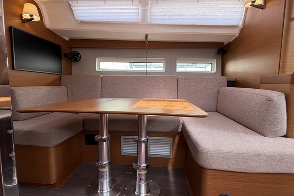 Cinnamon Girl 44ft Jeanneau Yacht For Sale