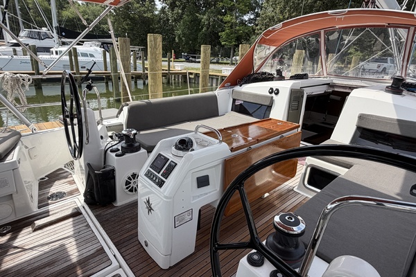 Cinnamon Girl 44ft Jeanneau Yacht For Sale