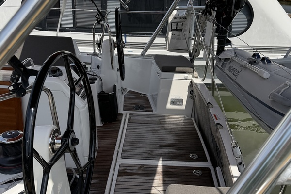 Cinnamon Girl 44ft Jeanneau Yacht For Sale
