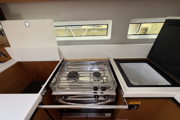 Cinnamon Girl 44ft Jeanneau Yacht For Sale