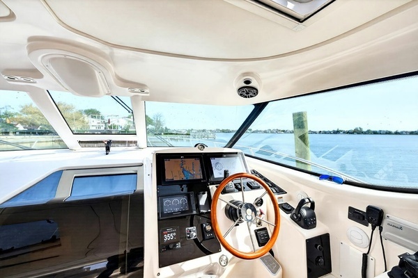Tiara Yachts 4300 Sovran Yacht For Sale