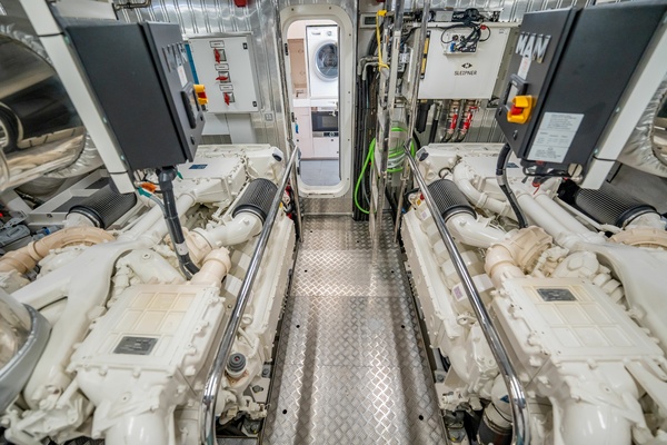 82ft Astondoa Yacht For Sale