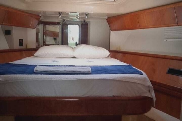 57ft Ferretti Yachts Yacht For Sale