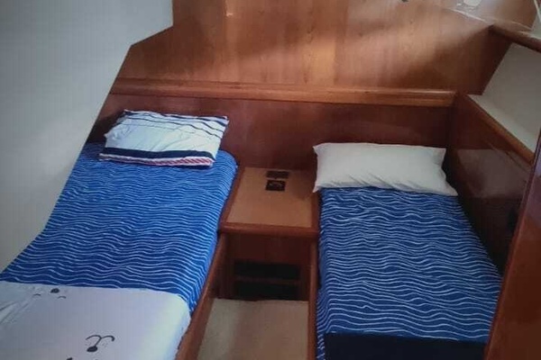 57ft Ferretti Yachts Yacht For Sale