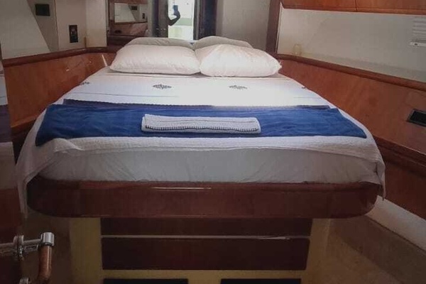 57ft Ferretti Yachts Yacht For Sale