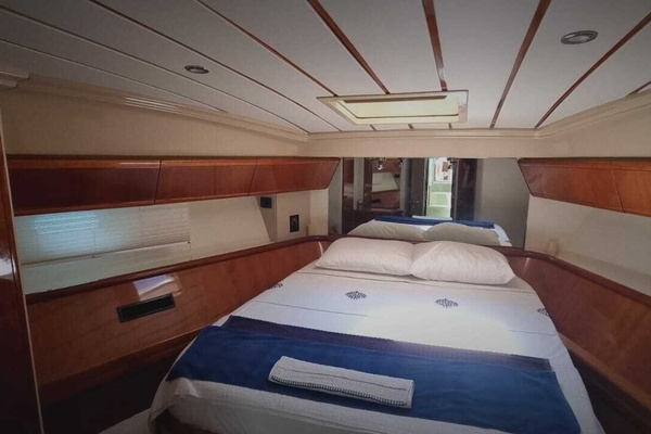 57ft Ferretti Yachts Yacht For Sale