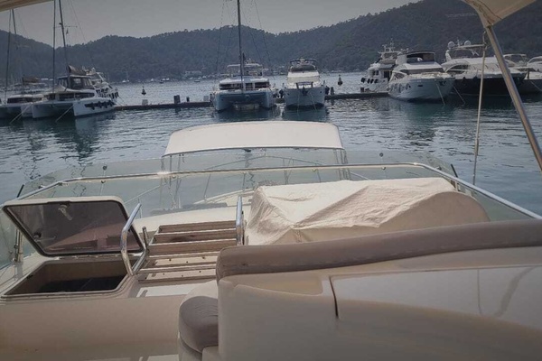 57ft Ferretti Yachts Yacht For Sale