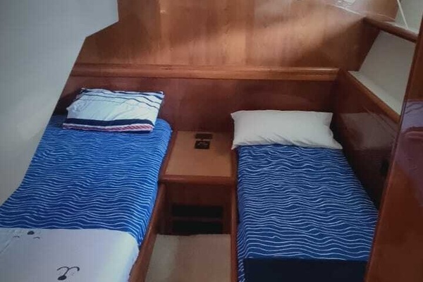 57ft Ferretti Yachts Yacht For Sale