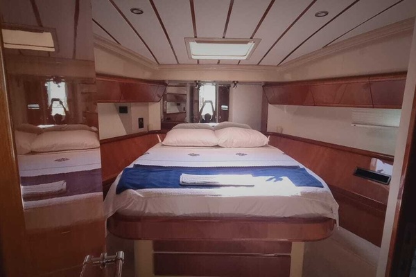 57ft Ferretti Yachts Yacht For Sale