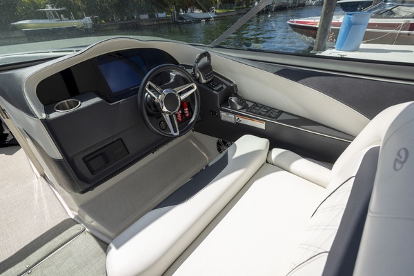 34ft Regal Yacht For Sale
