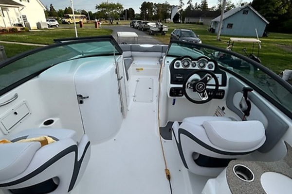 24ft NauticStar Yacht For Sale