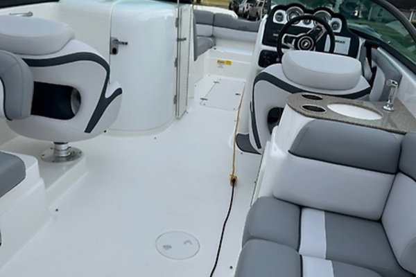 24ft NauticStar Yacht For Sale