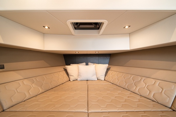 21 SUMMER 45ft Vanquish Yachts Yacht For Sale
