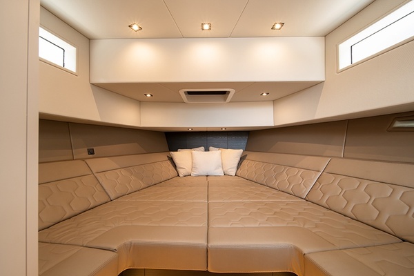 21 SUMMER 45ft Vanquish Yachts Yacht For Sale
