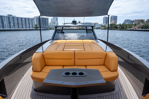 21 SUMMER 45ft Vanquish Yachts Yacht For Sale