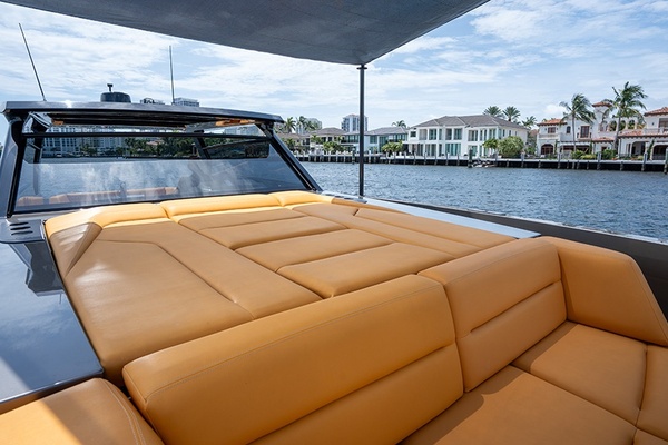 21 SUMMER 45ft Vanquish Yachts Yacht For Sale