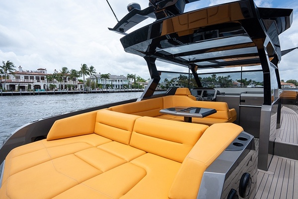 21 SUMMER 45ft Vanquish Yachts Yacht For Sale