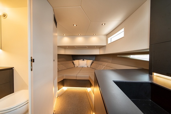 21 SUMMER 45ft Vanquish Yachts Yacht For Sale