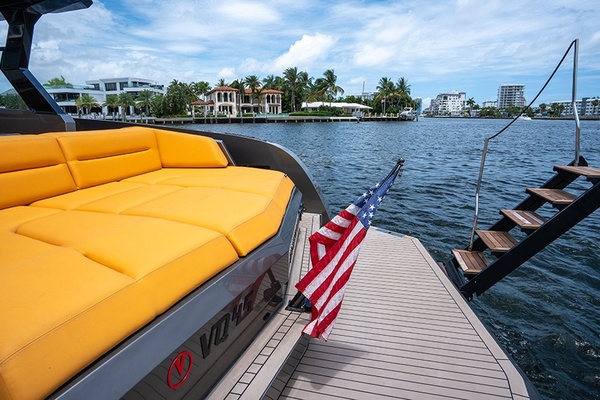 21 SUMMER 45ft Vanquish Yachts Yacht For Sale