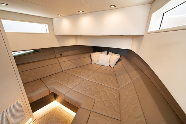 21 SUMMER 45ft Vanquish Yachts Yacht For Sale