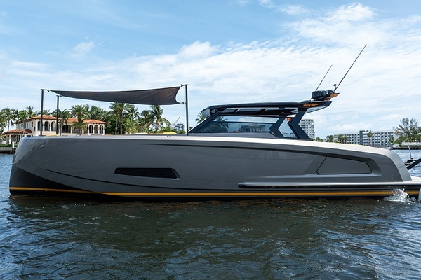 21 SUMMER 45ft Vanquish Yachts Yacht For Sale