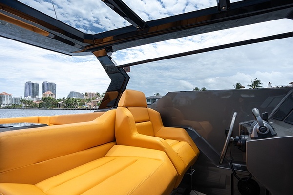 21 SUMMER 45ft Vanquish Yachts Yacht For Sale