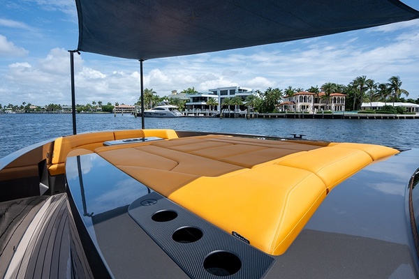 21 SUMMER 45ft Vanquish Yachts Yacht For Sale