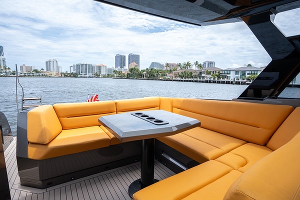 21 SUMMER 45ft Vanquish Yachts Yacht For Sale
