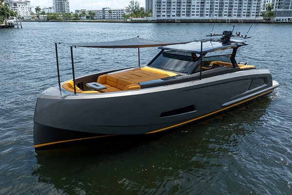 21 SUMMER 45ft Vanquish Yachts Yacht For Sale