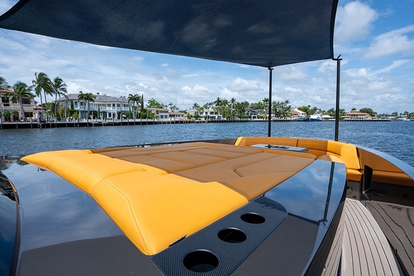 21 SUMMER 45ft Vanquish Yachts Yacht For Sale