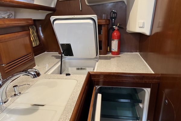 Vesper 42ft Beneteau Yacht For Sale