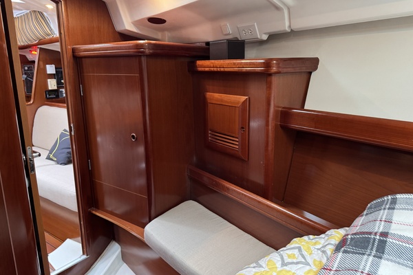 Vesper 42ft Beneteau Yacht For Sale
