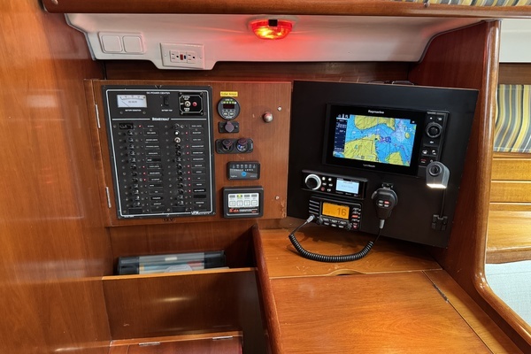 Beneteau 423 Yacht For Sale