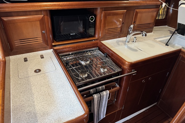 Vesper 42ft Beneteau Yacht For Sale