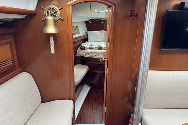 Vesper 42ft Beneteau Yacht For Sale