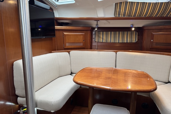 Vesper 42ft Beneteau Yacht For Sale