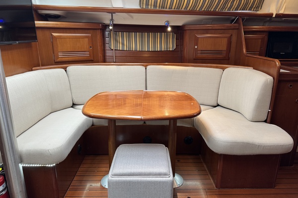 Vesper 42ft Beneteau Yacht For Sale