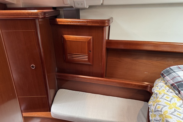 Vesper 42ft Beneteau Yacht For Sale