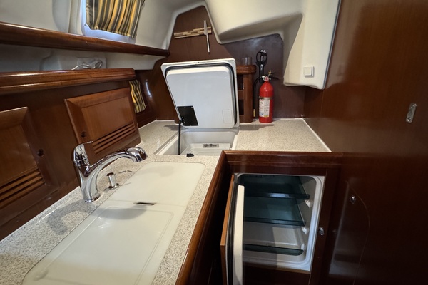 Vesper 42ft Beneteau Yacht For Sale