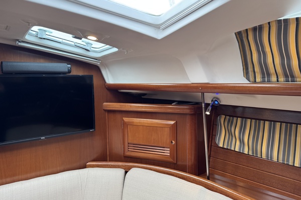 Vesper 42ft Beneteau Yacht For Sale