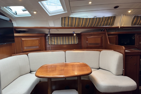 Vesper 42ft Beneteau Yacht For Sale