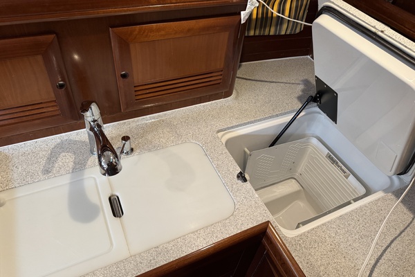 Vesper 42ft Beneteau Yacht For Sale