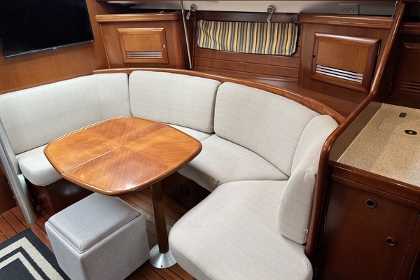Beneteau 423 Yacht For Sale