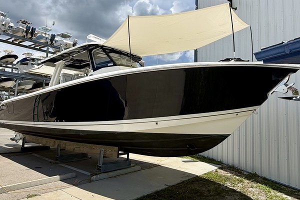 Disconnected 37ft Pursuit Yacht For Sale