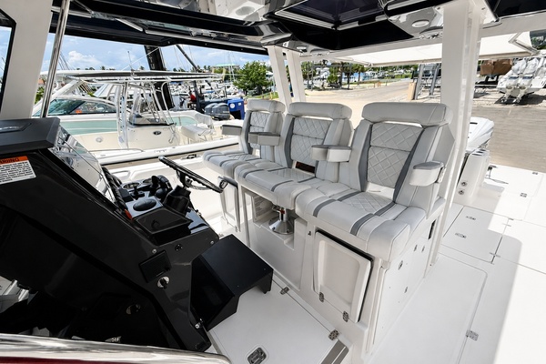 Disconnected 37ft Pursuit Yacht For Sale