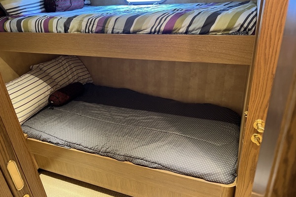 Guest Upper/lower