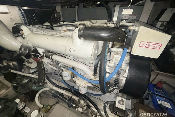 39' Sea Ray port main engine